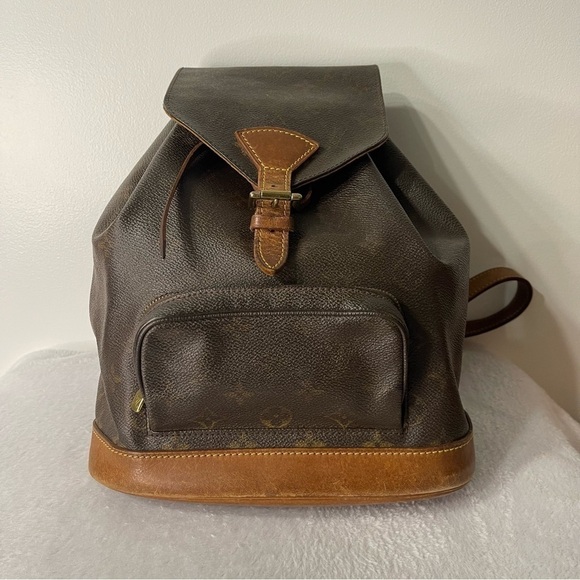 Authentic Louis Vuitton montsouris mm - Picture 3 of 13